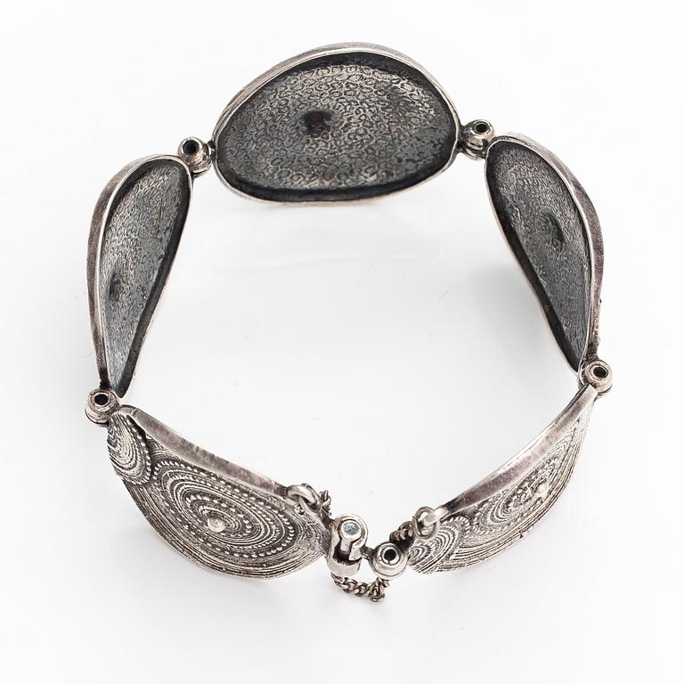 Jorma Laine, A silver bracelet "Chic". Turun Hopea, Turku 1973.
