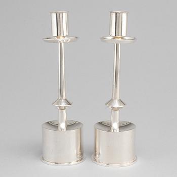 CLAËS E. GIERTTA, a pair of sterling silver candlesticks, Stockholm 1965.