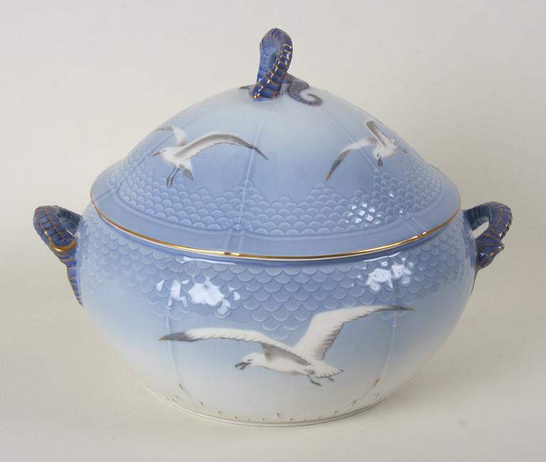 TERRIN MED LOCK, porslin, Bing & Gröndahl "Måsen".