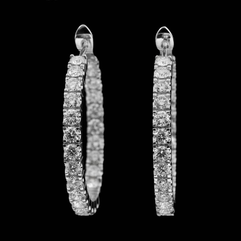 ÖRHÄNGEN, ett par, 18k vitguld med briljantslipade diamanter tot ca3,98ct. Vikt ca13g .