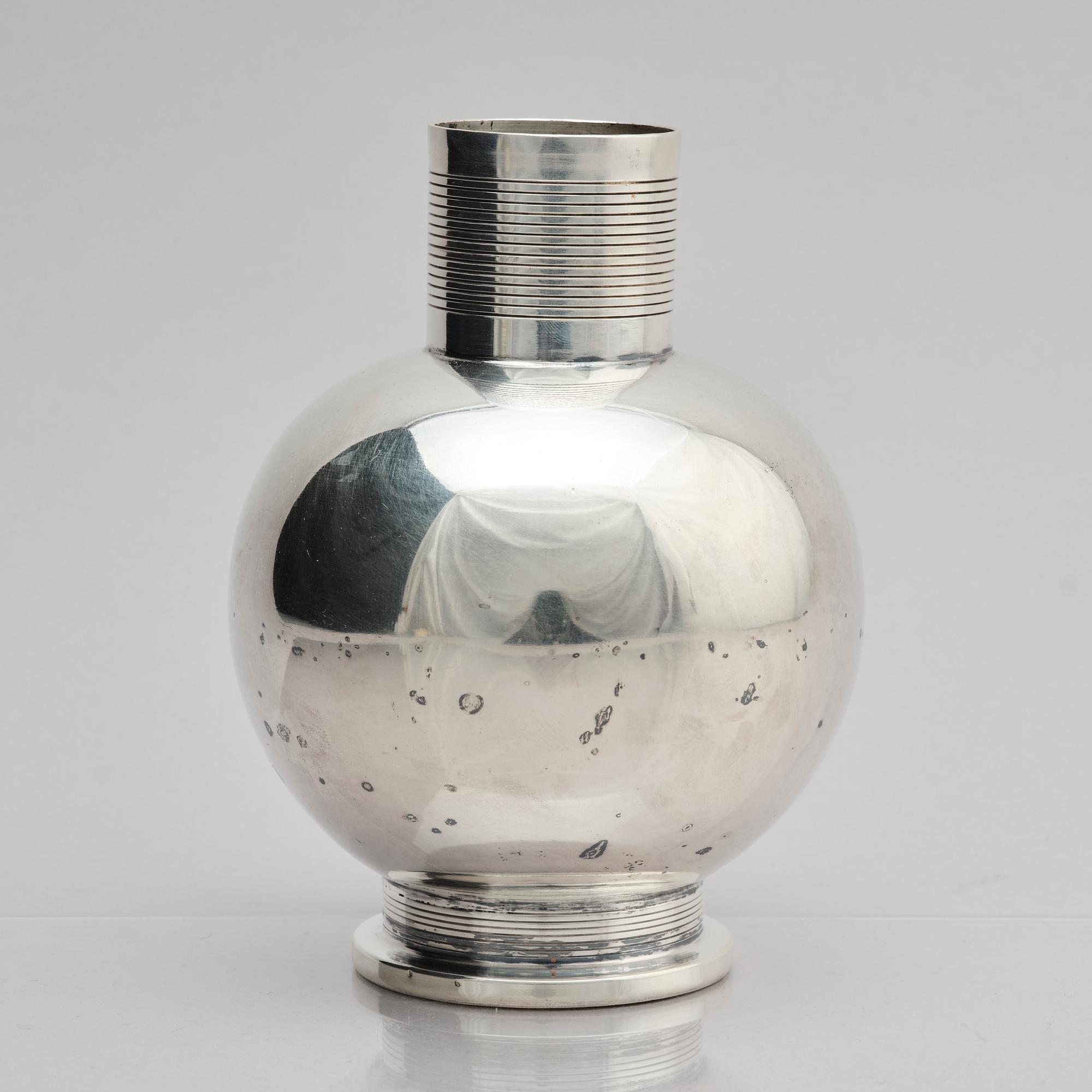 Nils Fougstedt, a vase and bowl, Fabriksaktiebolaget Kronsilver, 1930s.