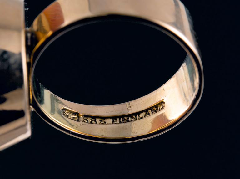 Elis Kauppi, A RING, gold 14K with spectrolite, Kupittaan Kulta, 1960´s. Weight 14 g.