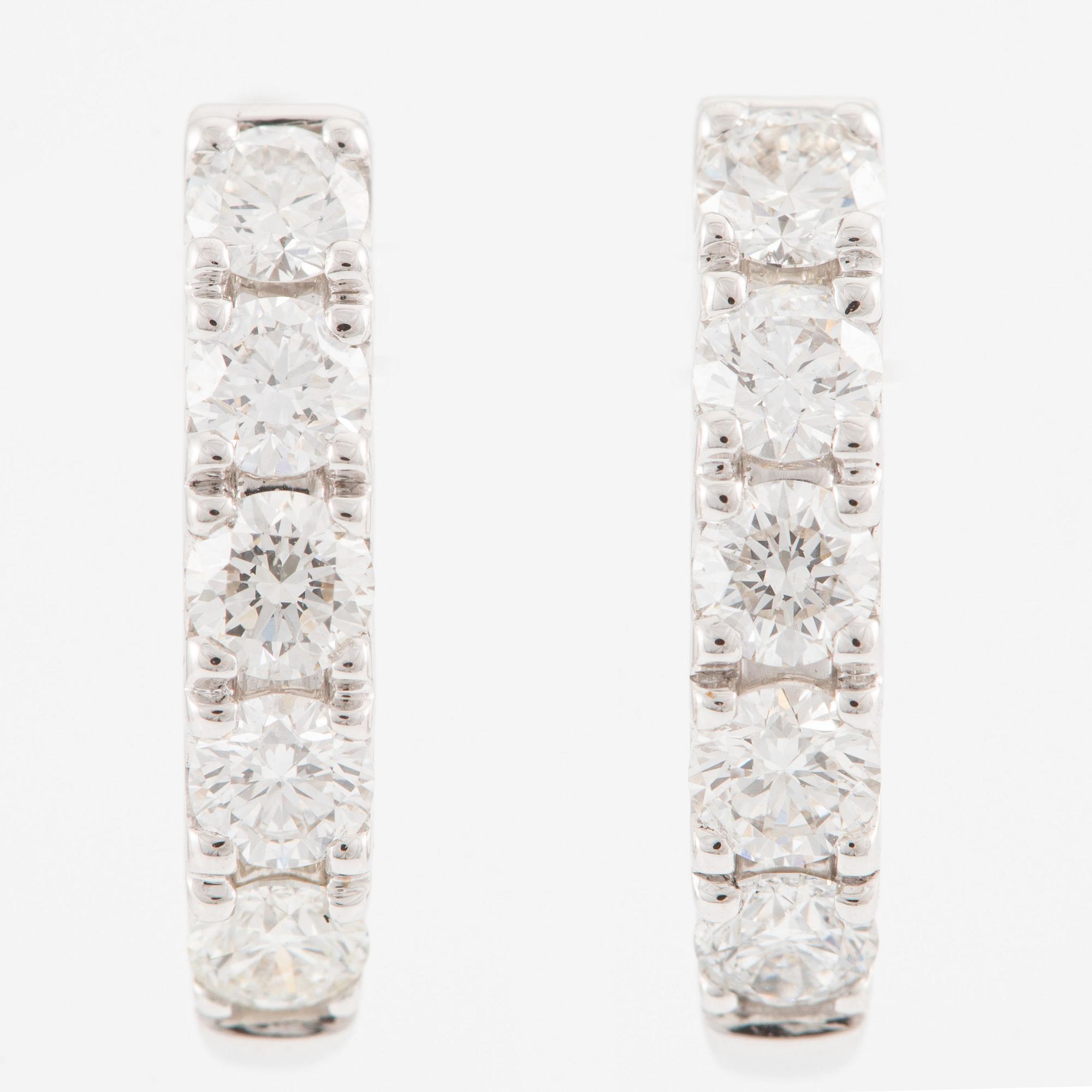 Earrings, 18K white gold set with brilliant-cut diamonds.
