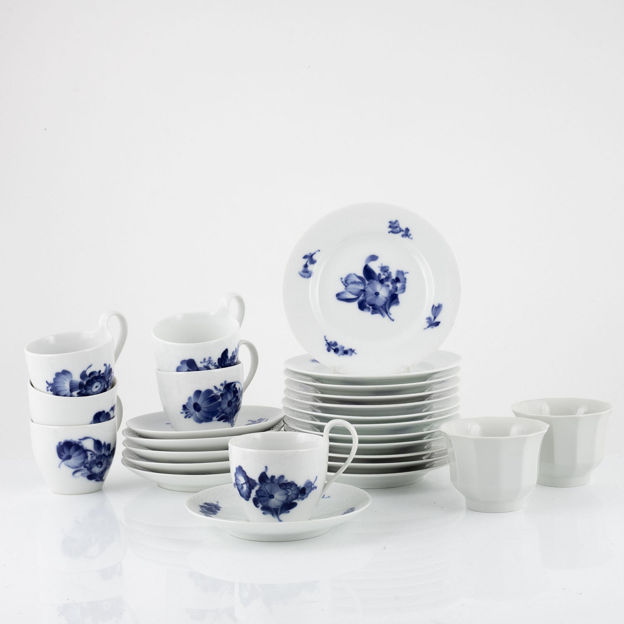 20 pieces of a porcelain 'Blue flower' service, Royal Copenhagen, Denmark.