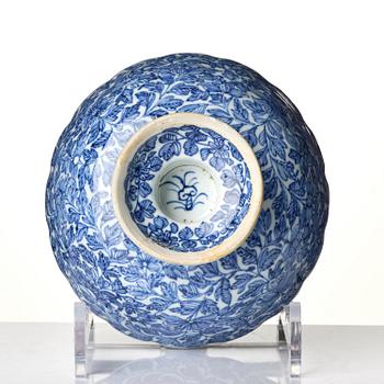 A rare blue and white stemcup, Qing dynasty, Kangxi (1662-1722).