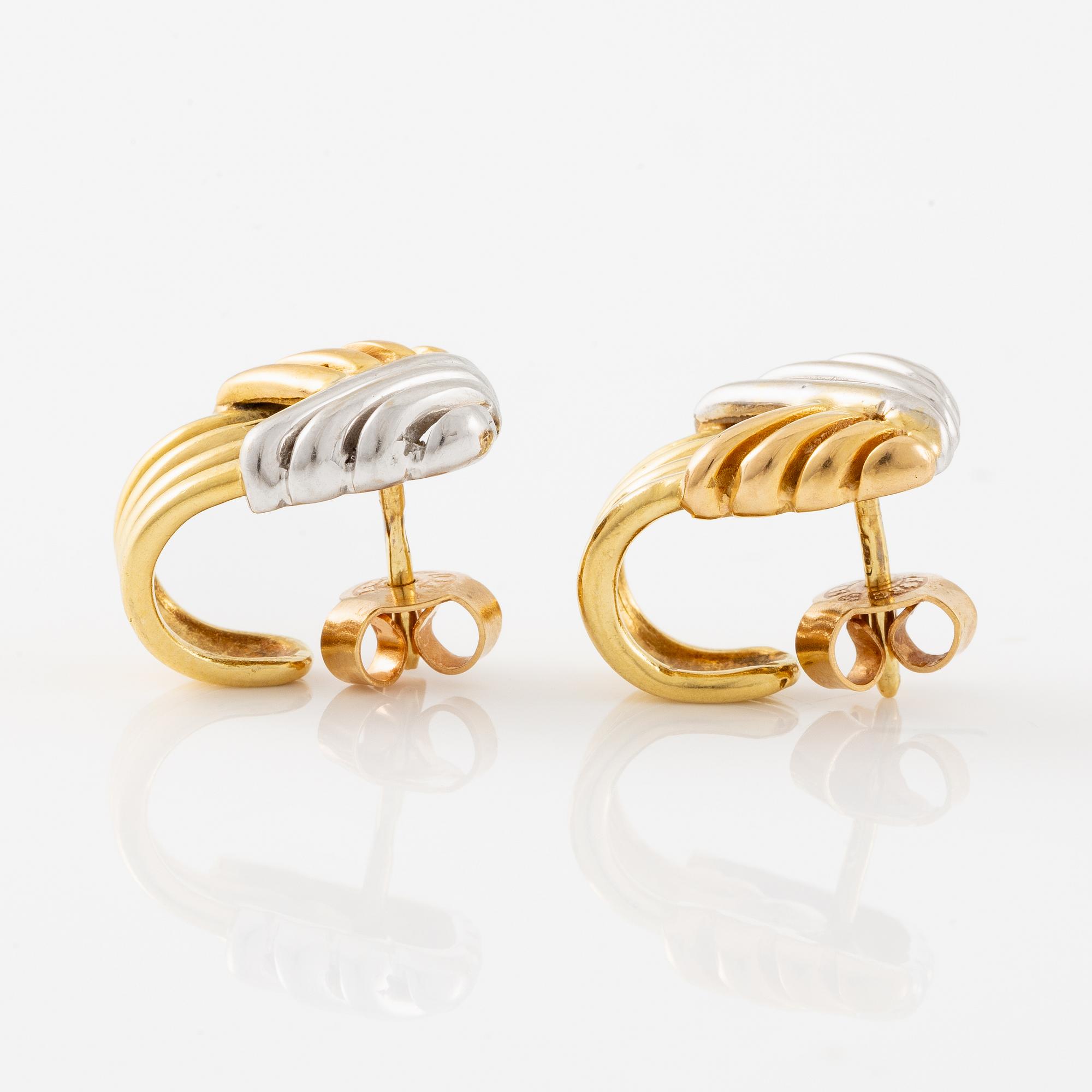 A pair of earrings 18K gold.