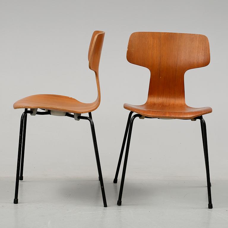 STOLAR, ett par, modell 3103, design Arne Jacobsen by Fritz Hansen. Danmark, 1973.