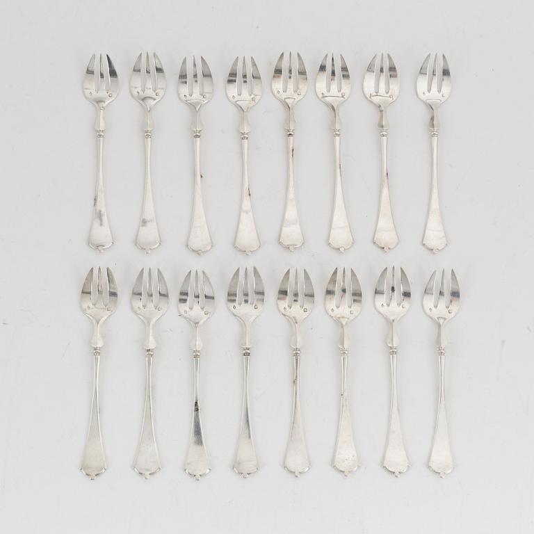 A set of 16 French silver 950 oyster forks, Paris circa 1900.