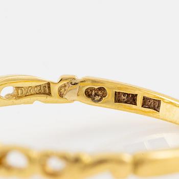 A ring in 18K gold with an old-cut diamond.