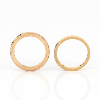 RINGAR, 2 st, 18K guld med diamanter och troligen safirer, 1900-tal. Total vikt ca 9,78 g.