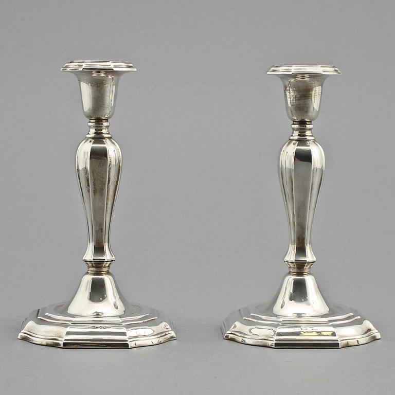LJUSSTAKAR, ett par, sterling silver, Carl Gustaf Hallberg, 1961.