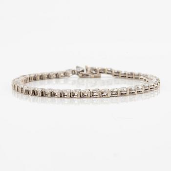 Armband 18K vitguld med hjärtformade briljantslipade diamanter.