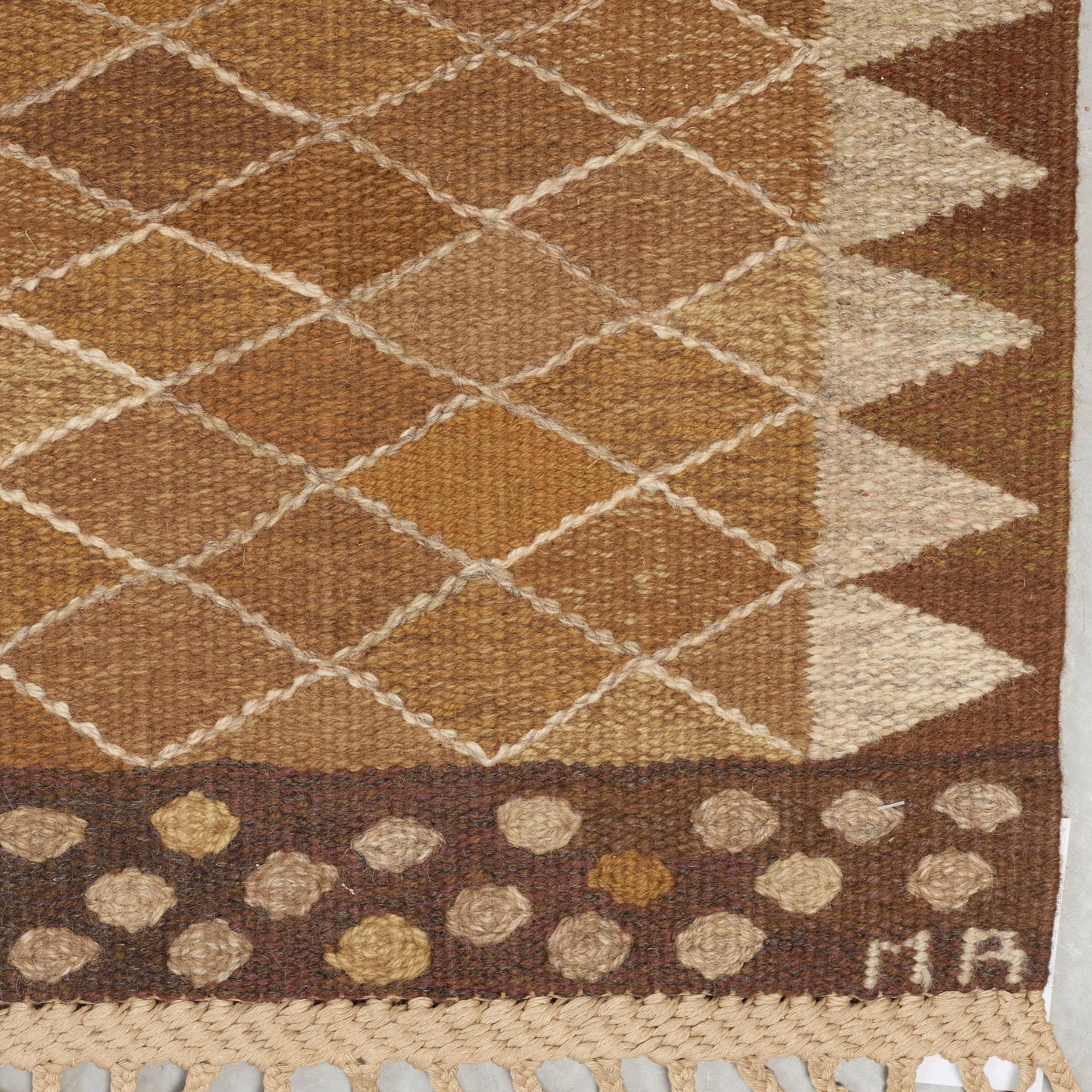 CARPET. "Josefina, brun". Flat weave. 475 x 380,5 cm. Signed AB MMF MR.