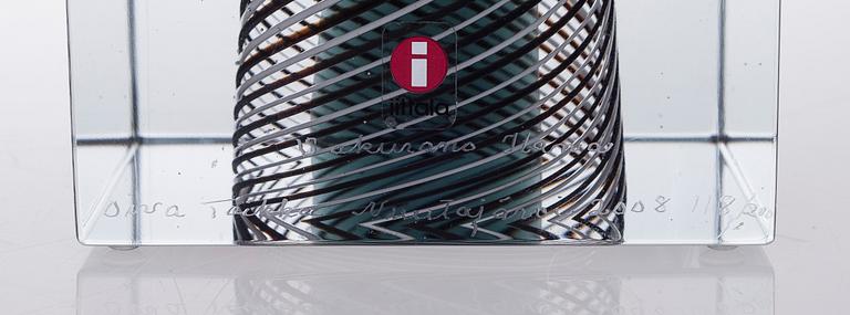 OIVA TOIKKA, A GLASS CUBE. Signed Sakurano Hana, Oiva Toikka, Nuutajärvi 2008, 118/200.