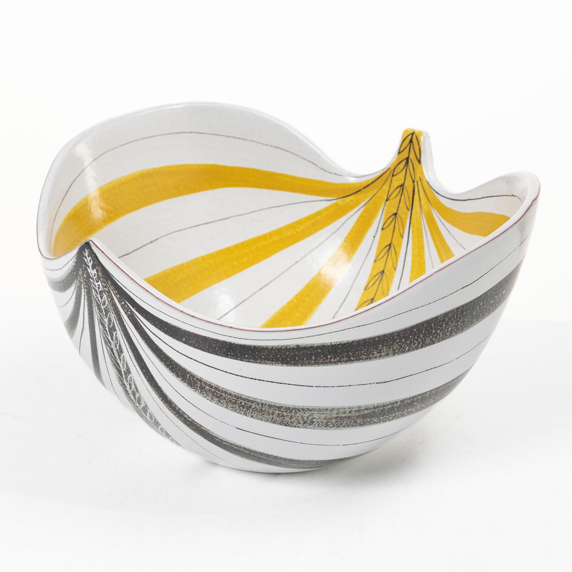 Stig Lindberg, A faience bowl, Gustavsberg Studio.