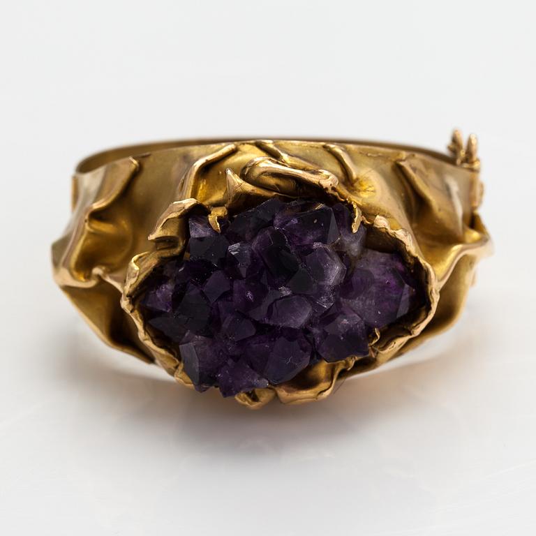 Reino Saastamoinen, An 18K gold and amethyst bracelet. Helsinki 1973.