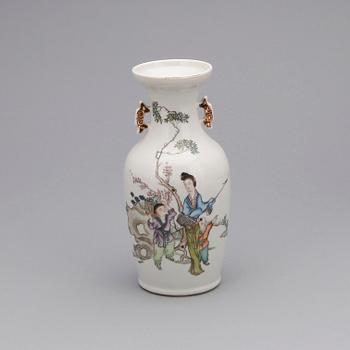 VAS, porslin, Kina, tidigt 1900-tal.