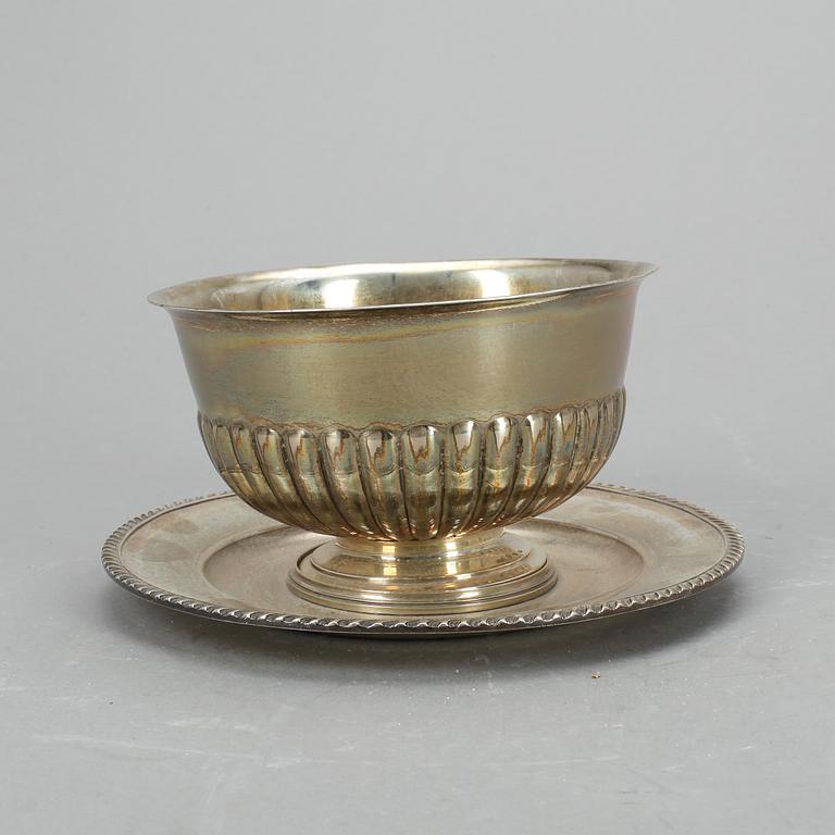 SÅSSKÅL, silver, Jakob Engelberth Torsk Stockholm, 1906. Vikt ca 507 gram.