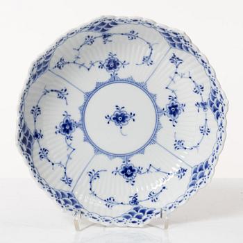 Royal Copenhagen, mat-, kaffe- och teservis, 88 delar, "Musselmalet", Danmark, 1800-1900-tal.