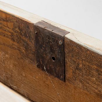 Chest of drawers, 19th century.