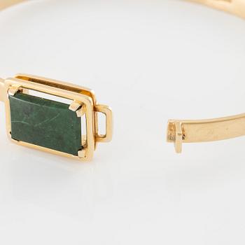 Bracelet 18K gold with green stone.
