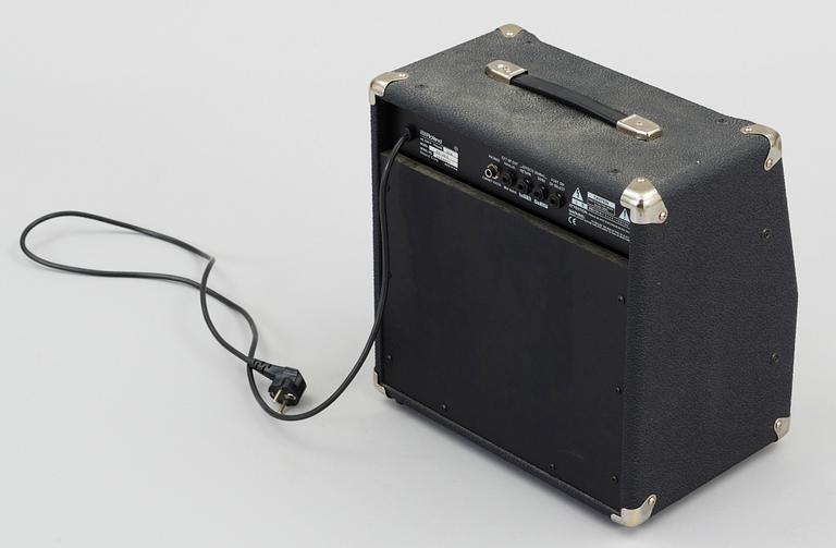GITARRFÖRSTÄRKARE, Roland 405, Kina, 1900/2000-tal.