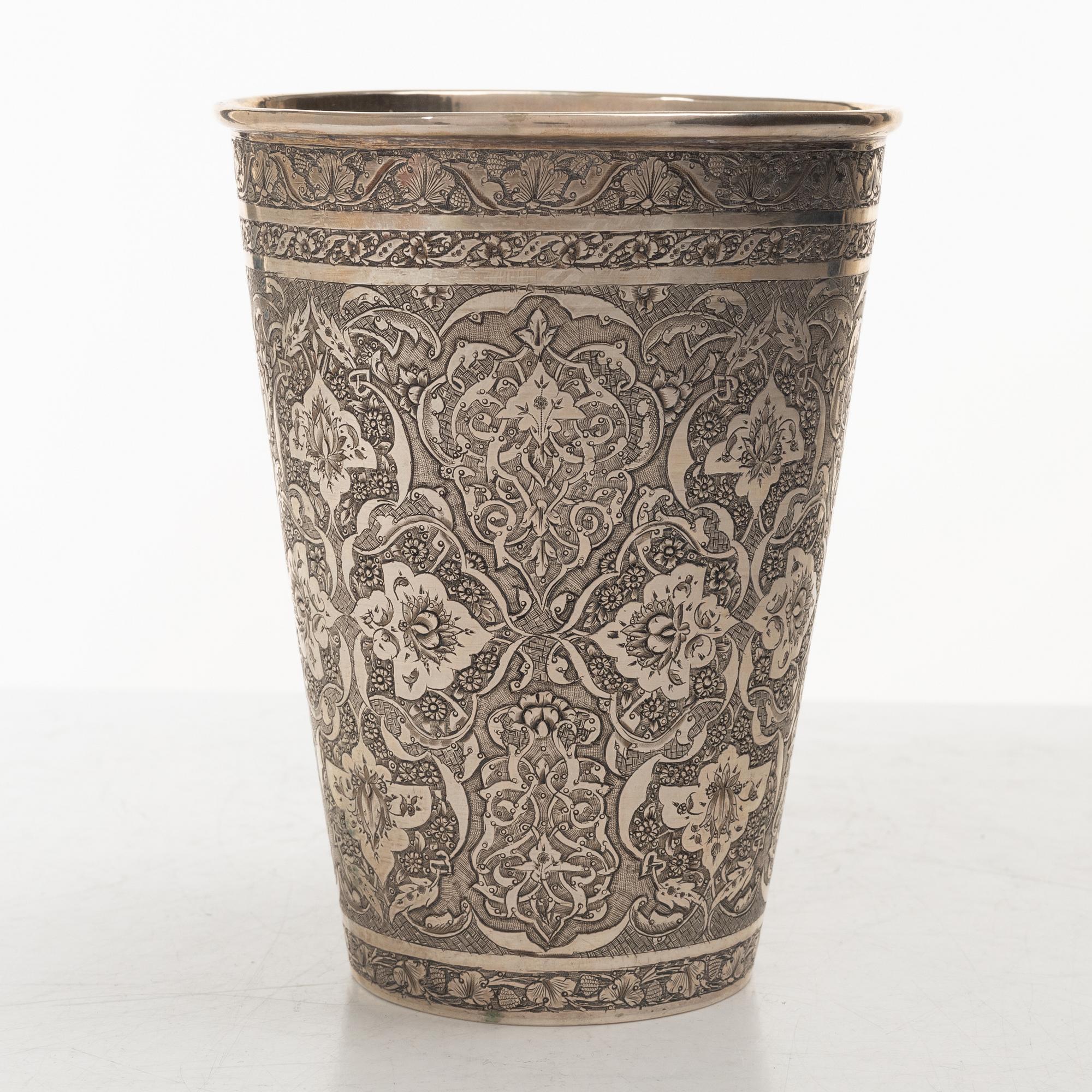 Bägare, silver, Persisk, 1900-talets första hälft. Totalvikt 268 gram.