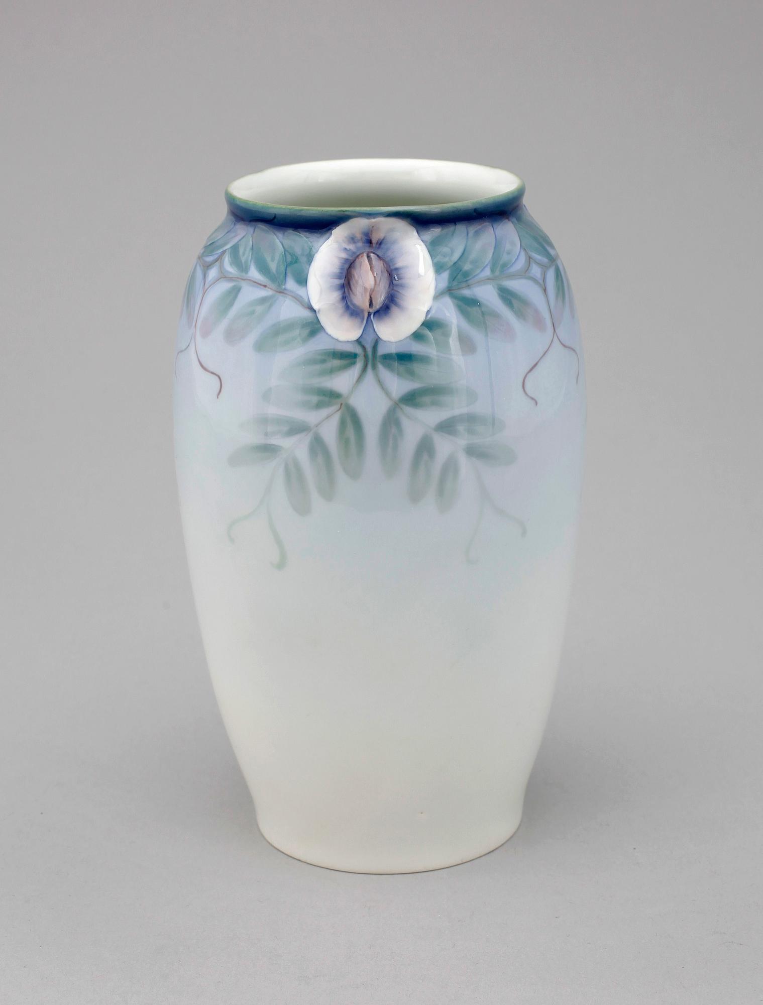 VAS, porslin, jugend, Astrid Ewerlöf Rörstrand, 1900-talets början.