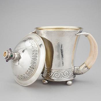 POKAL och BOK, silver, "Midvinterpokalen 1915", Svenska motorcykelklubben, GAB, 1915. Total vikt (exkl bok) 1400g.