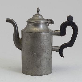 A 17TH/18TH CENTURY PEWTER CHOCOLATE POT.