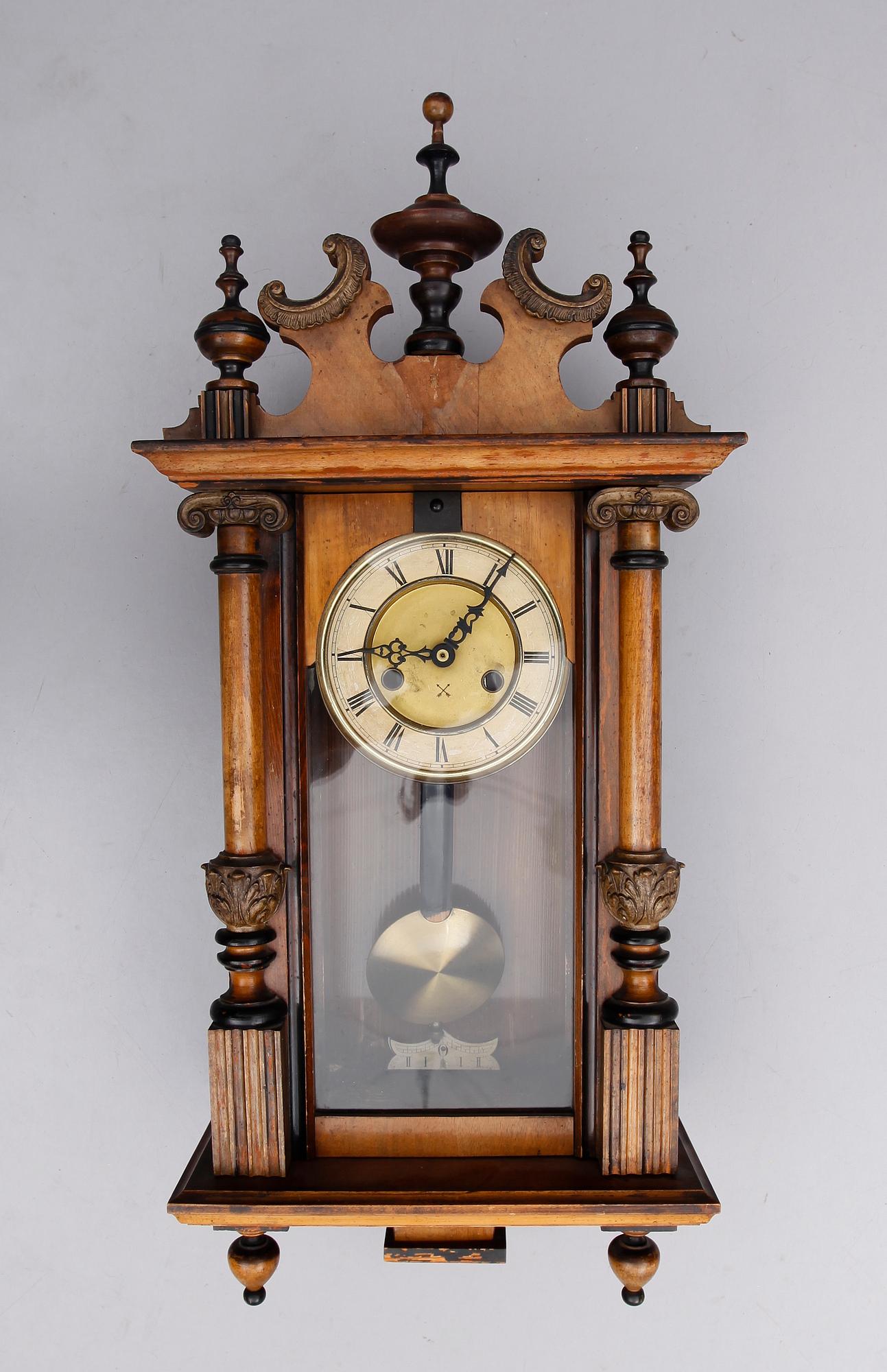 VÄGGPENDYL, jugend, omkring år 1900.