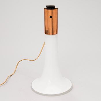 A GLASS TABLE LAMP.