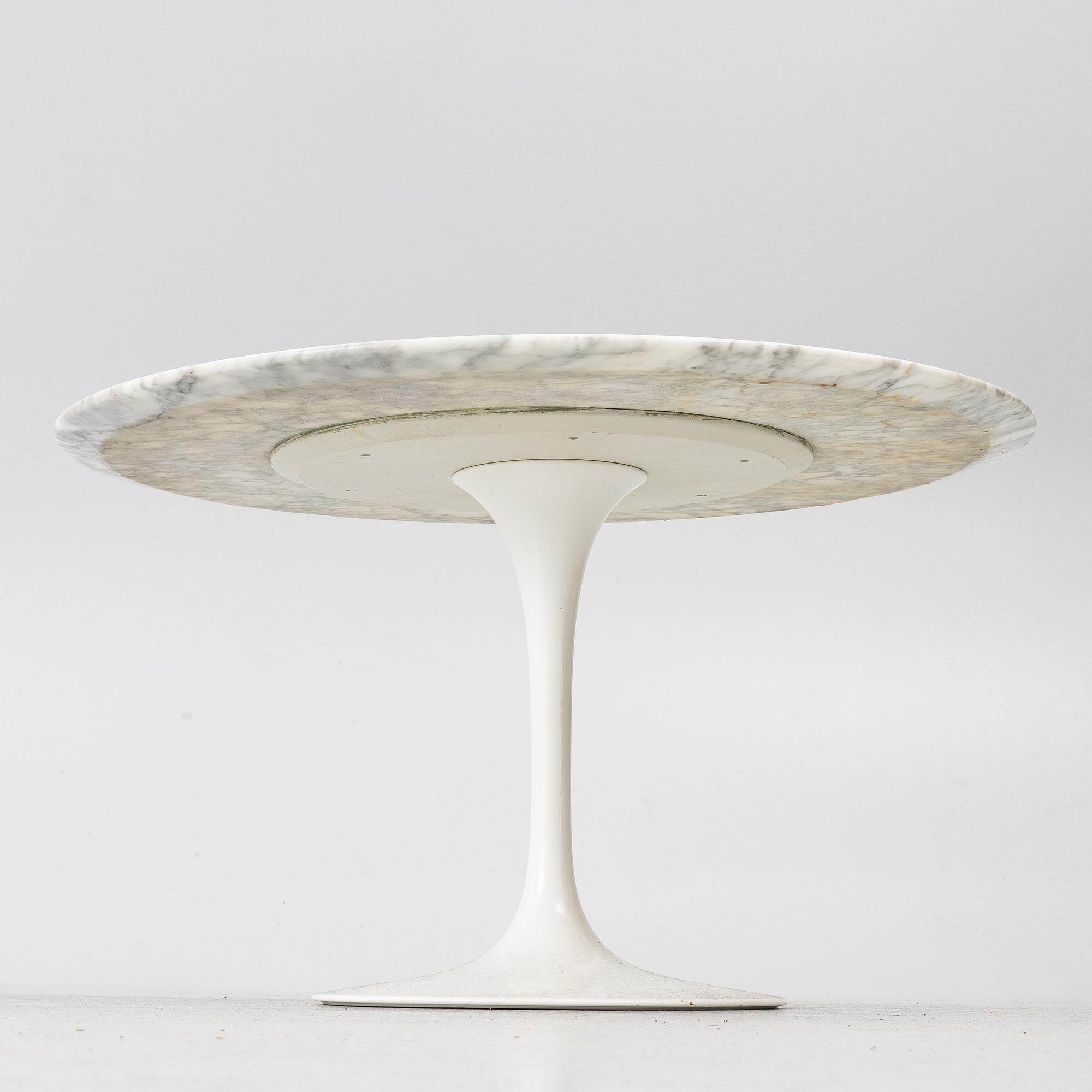Eero Saarinen, Tulip coffee table, second half of the 20th century.