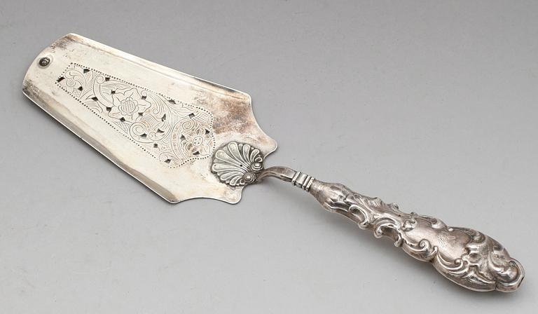 TÅRTSPADE, silver, Anders Lundqvist, Stockholm 1851. Vikt ca 107 g.