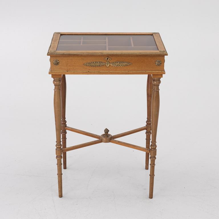 A display table, second half of the 19th century.
