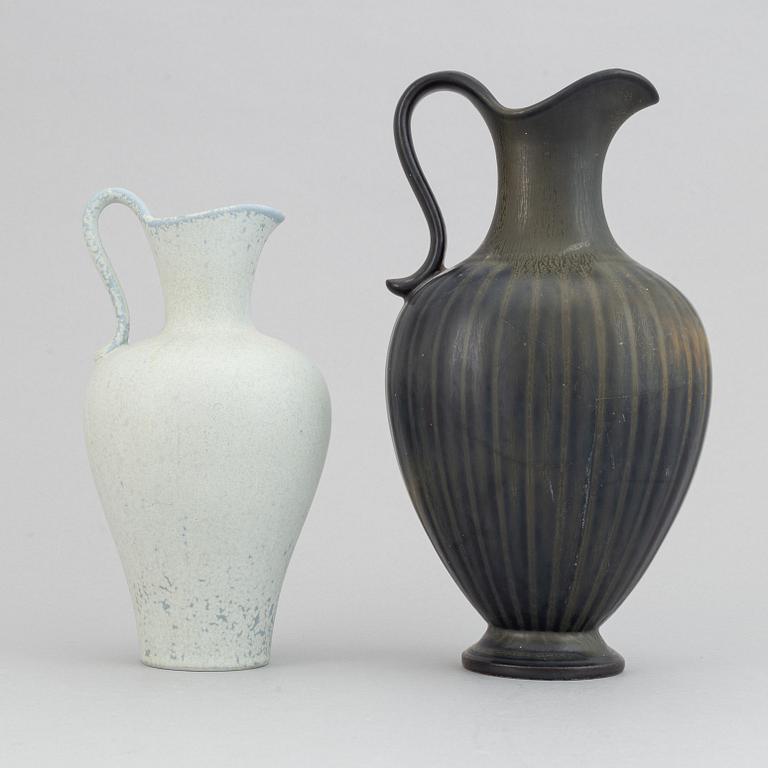 Gunnar Nylund, a set of two stoneware jugs and a vase, Rörstrand, 1950's/60's.