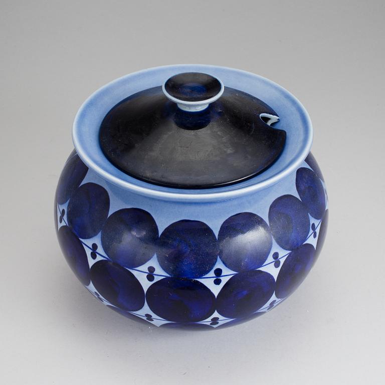 A EARTHENWEAR LISA LARSON 'MATILDA' SOUP TUREEN FOR GUSTAVSBERG, SWEDEN.