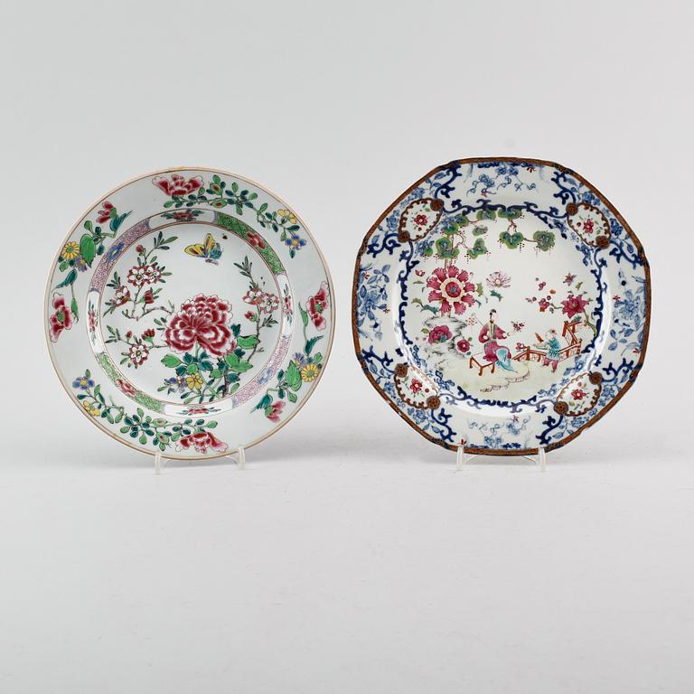 TALLRIKAR, 2 st, porslin, Kina, 1700-tal.