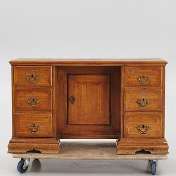 A kneehole desk, 18th century.