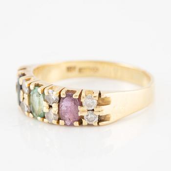 Ring 18K guld med rubin, safir och smaragd och briljantslipade diamanter.