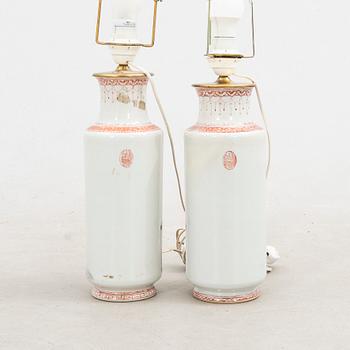 Bordslampor ett par, Kina, 1900-tal.
