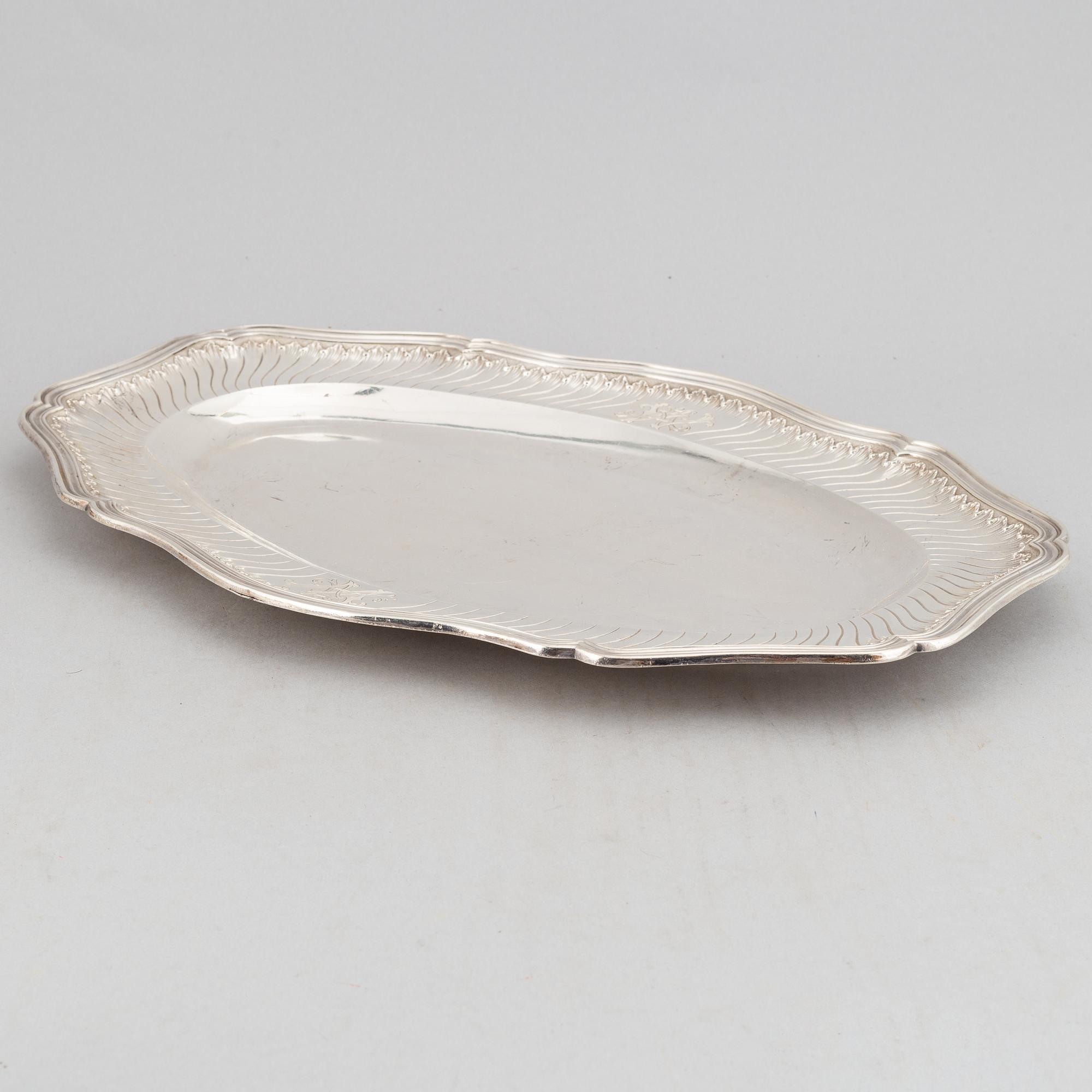 A pair of French Louis XV-style silver 950/1000 dishes. France second half of 19th century.