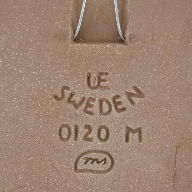 VÄGGPLAKETT, keramik, Mari Simulsson, Upsala-Ekeby. omkring 1900-talets mitt.