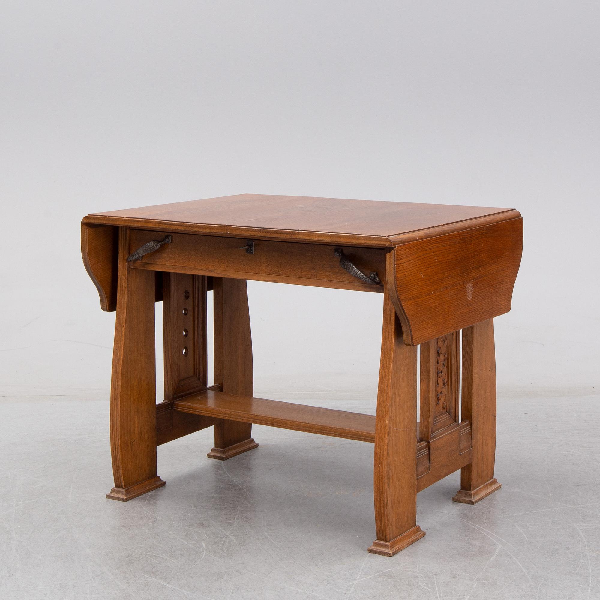 An oak Art Nouveau desk, early 20th Century.