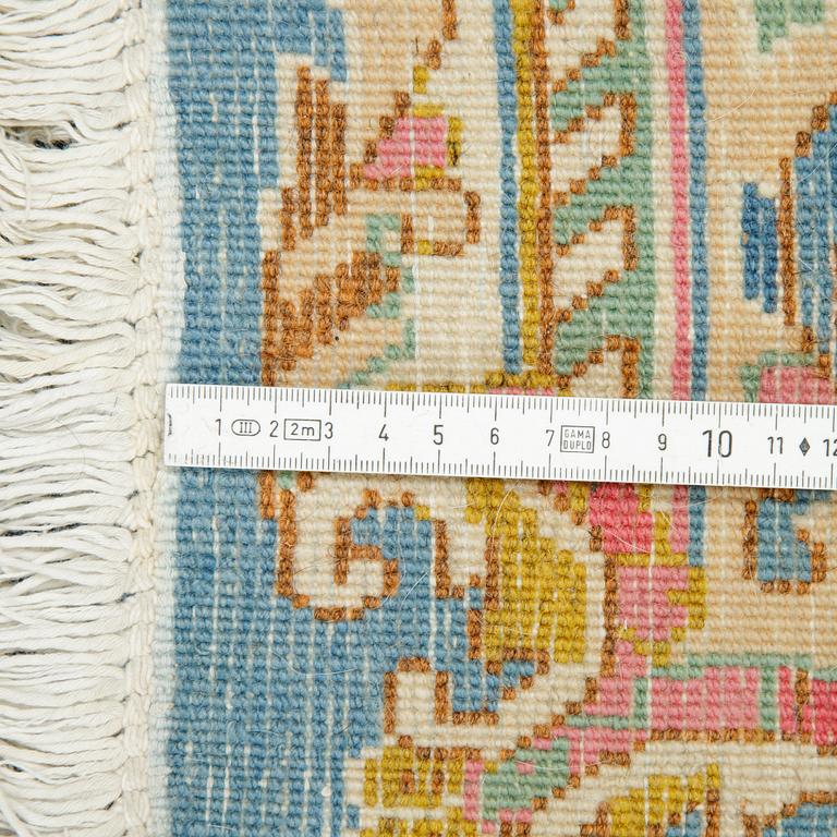 Matto, a semi-antique/an old Kerman, ca 270,5-272,5 x 182-183 cm.