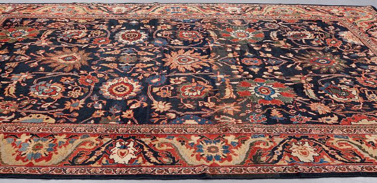 MATTO, an antique Ziegler Mahal, ca 417,5 x 326 cm (as well as one end with 2 cm flat weave).