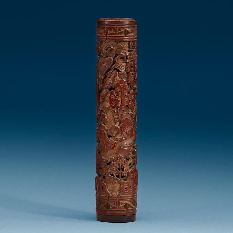 RÖKELSEHÅLLARE, snidat trä. Qing dynastin, 1700-tal.