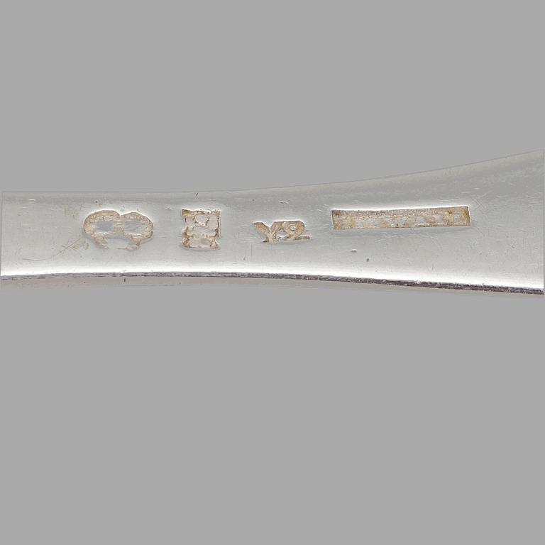 SÅSSLEV samt SKEDAR, 5 st, silver, Sverige tidigt 1800-tal. Tot silvervikt ca 235 gram.