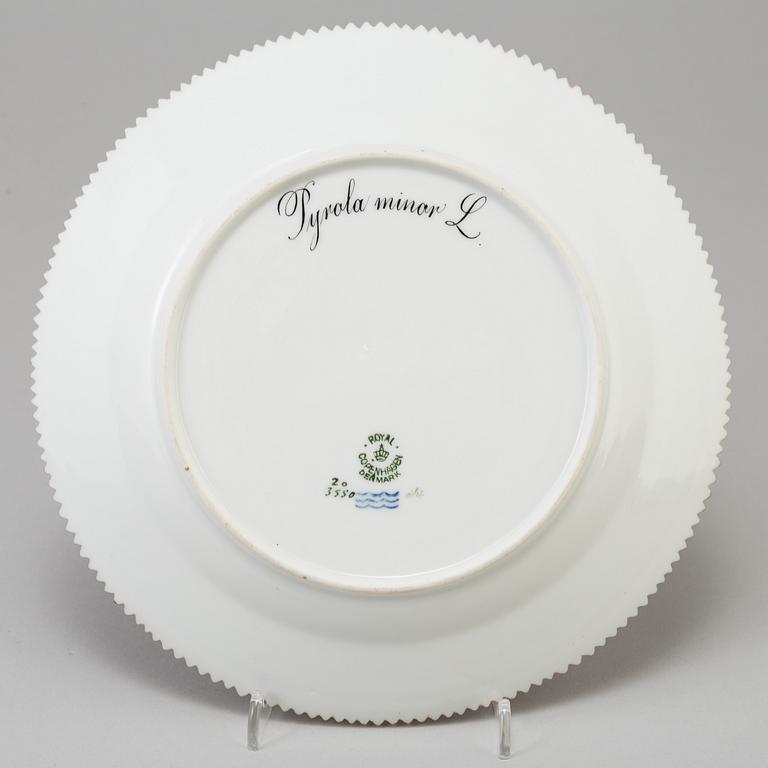A set of five porcelaine Royal Copenhagen "Flora Danica" plates model #3550.