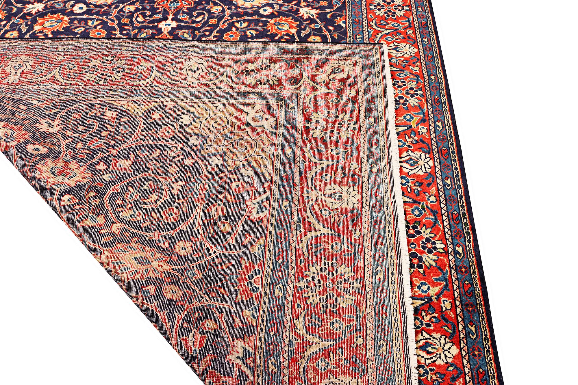 A Mahal carpet, a. 321 x 202 cm.